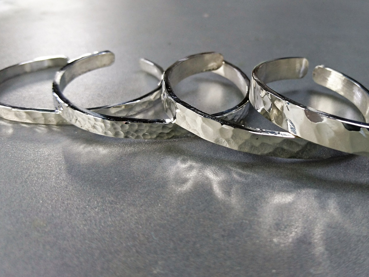 シルバーバングル　手作り作家もの シルバーのバングル シルバーアクセサリーの手作り体験 新潟市の