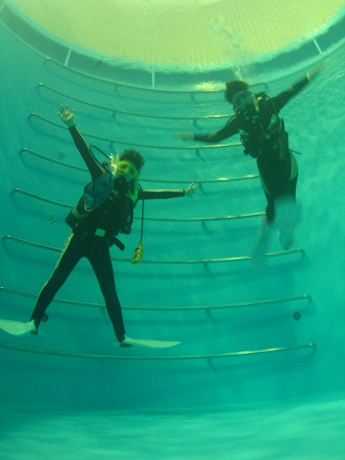 勿論、プールでも楽しく潜れます