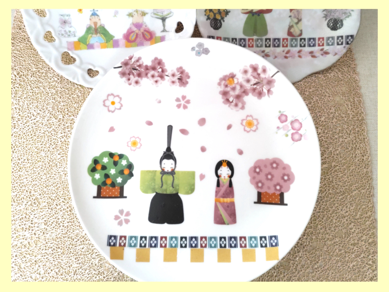 雛祭り用のプレートはイニシャルや平仮名で名前を入れる事(500円)も可能です