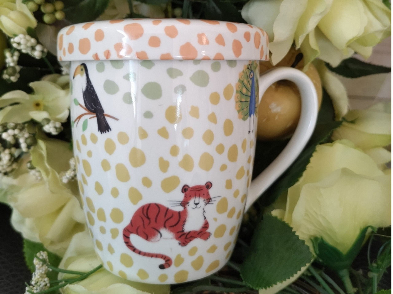 カップが付いているので冷めにくいです。カップ部分は小皿としてもご利用できます。