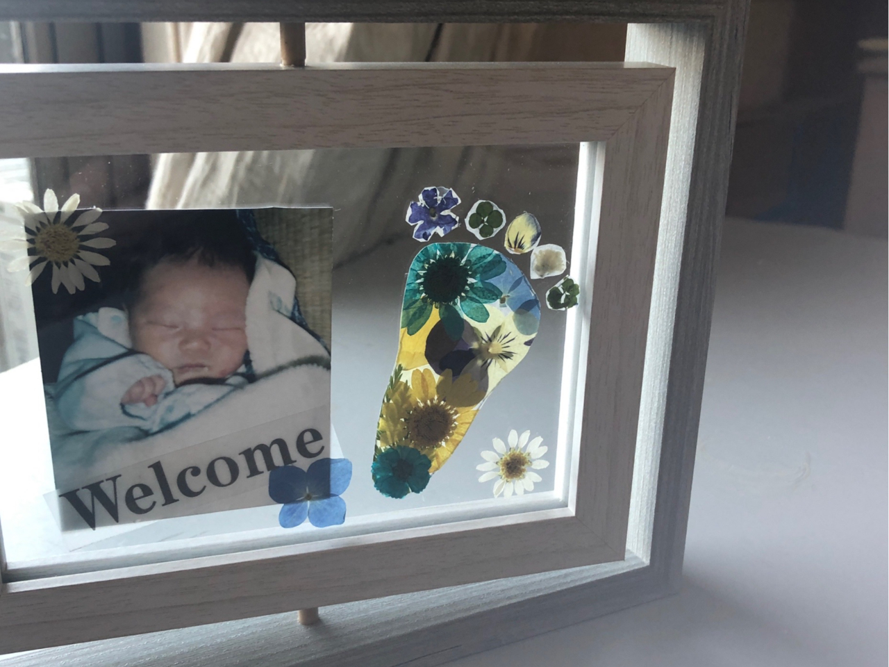 男の子なので、青いお花でご制作されました。 性別によってお花が選べます。