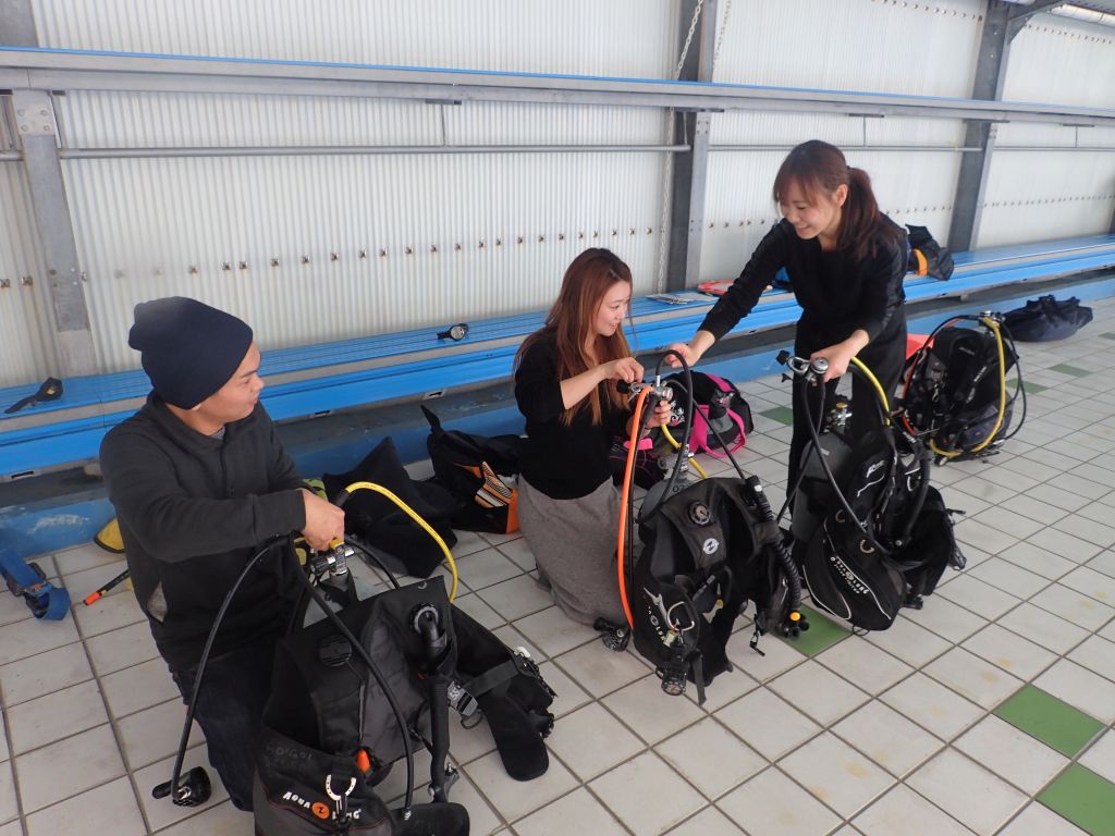 プール講習です。初めての器材セッティングドキドキです