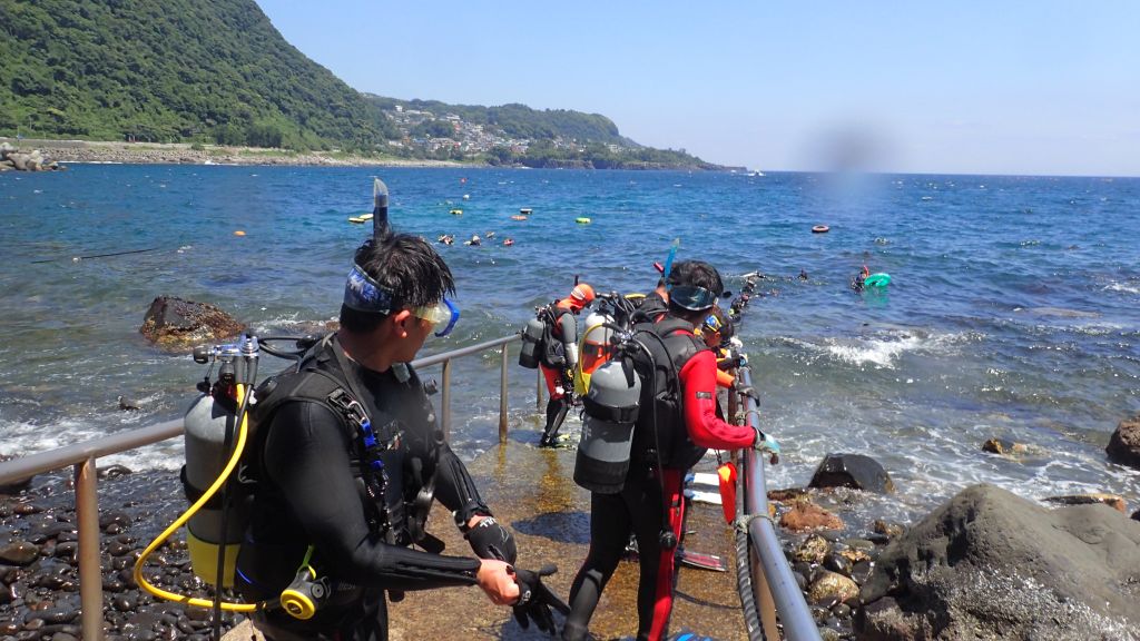 いざ海洋実習ですビーチからのエントリーです