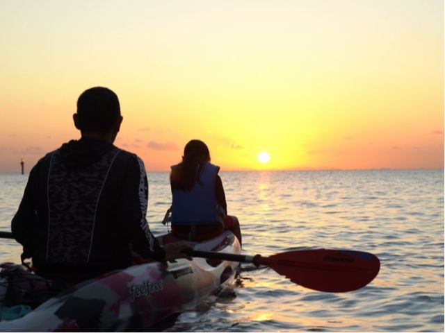 海面に沈む夕陽は『最高の沖縄の思い出』