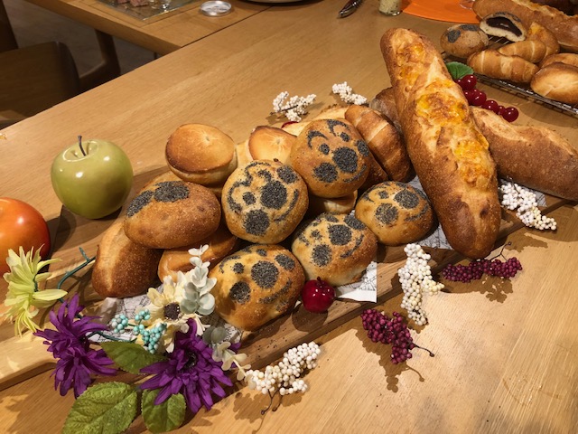 フランスあんぱん(クリームチーズ入り)アンパンマン仕様