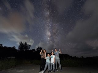 天の川と一緒に家族で星空フォト撮影