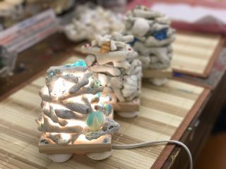 サンゴランプ作り体験お洒落度 満足度100パーセント 石垣島 じゃらん限定 手作りランプを貝殻でデコレーション カップル ファミリー 女性 琉球まぶやー 雑貨と手作り工房 じゃらん遊び体験 サンゴランプ作り体験お洒落度 満足度100パーセント 石垣島 じゃらん限定 手作りランプを貝殻でデコレーション カップル ファミリー 女性 琉球まぶやー 雑貨と手作り工房 じゃらん遊び体験