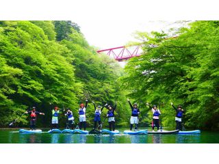 緑に囲まれた渓谷の中でSUPを楽しめます!