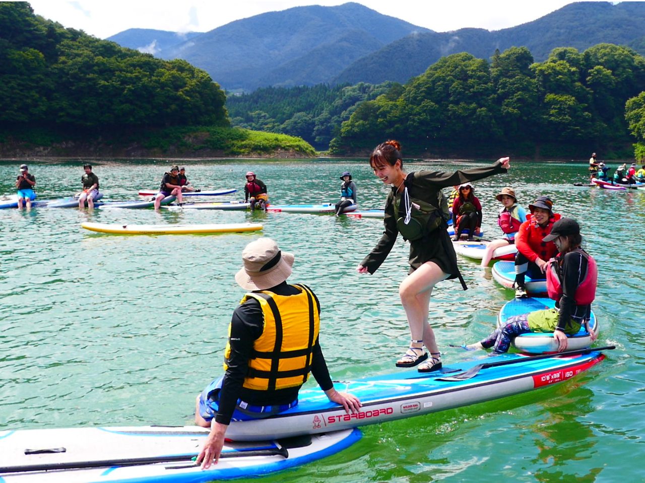 大きな輪っかにしてバランスとりながら一周している様子です♪