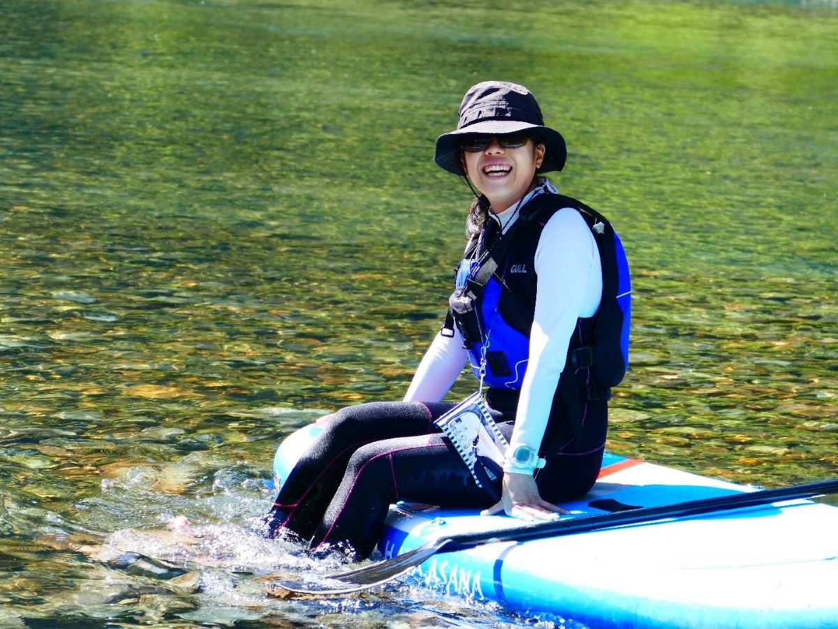 奥まで行けば川底までくっきり!魚もたくさんいます♪