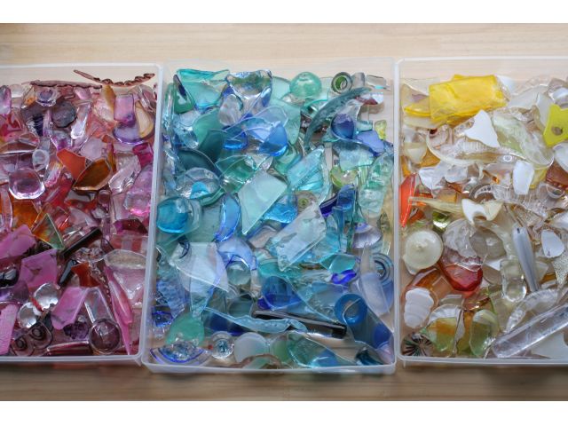 ガラスのパーツは見ているだけでも綺麗です!!