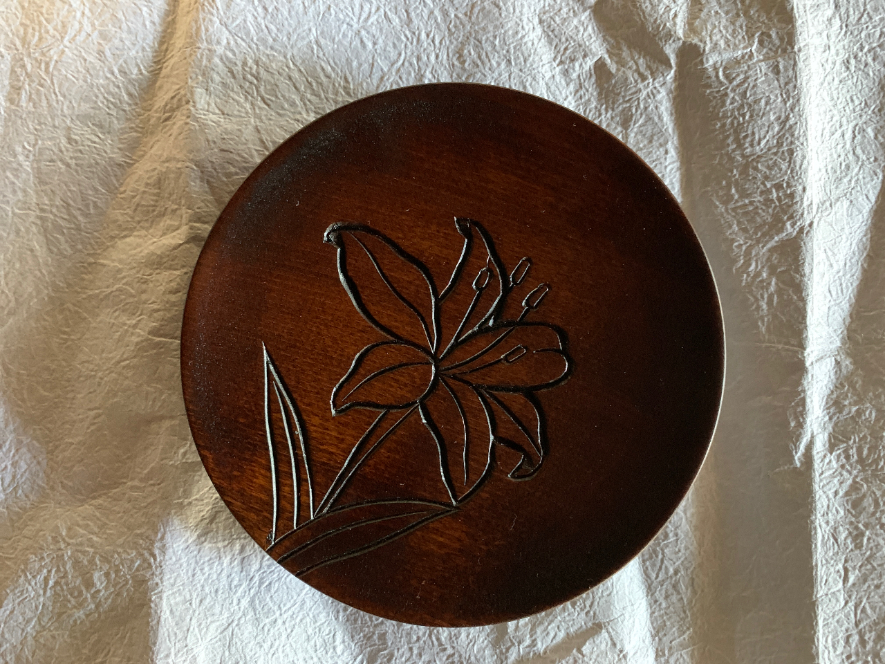 すり漆加工も承ります。送料込み。約1800円。彫刻の内容により前後します。3週間ぐらいのお時間を頂戴いたします。希望者のみ。