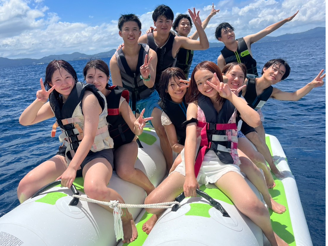 バナナボート同時に後ろ10名様のれます。盛り上がる事間違いなし!!