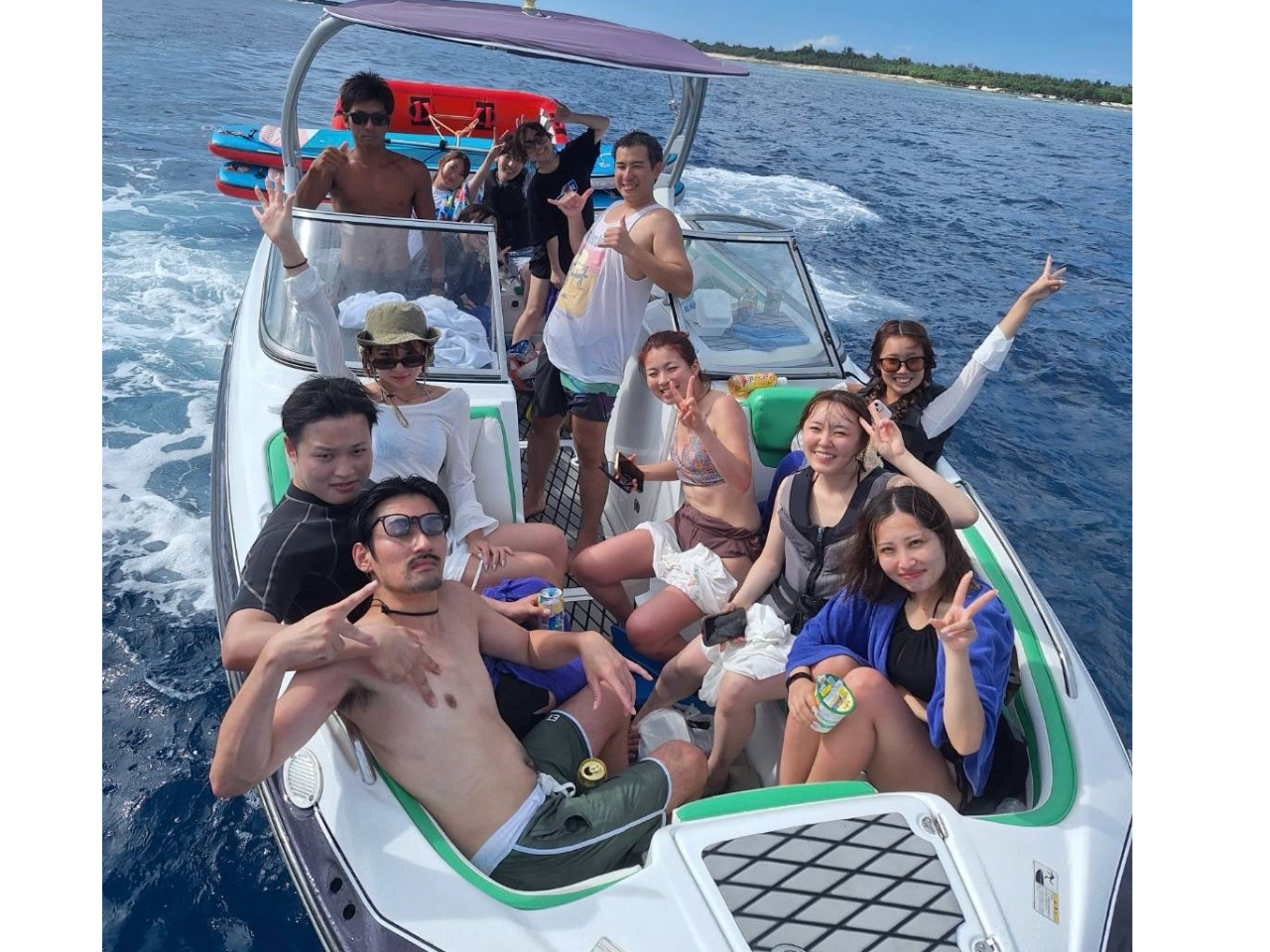 キレイなサンゴ礁のポイントでシュノーケリング〜