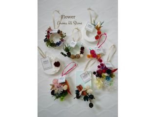 沢山の花材の中からお好きにアレンジ