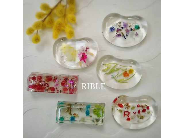 本物のお花を使ってオリジナルの箸置き作成。豆形と長方形と選べます。