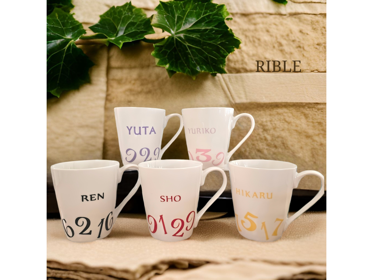 ご自身にプレゼントに、色違いペアマグも可愛いです。