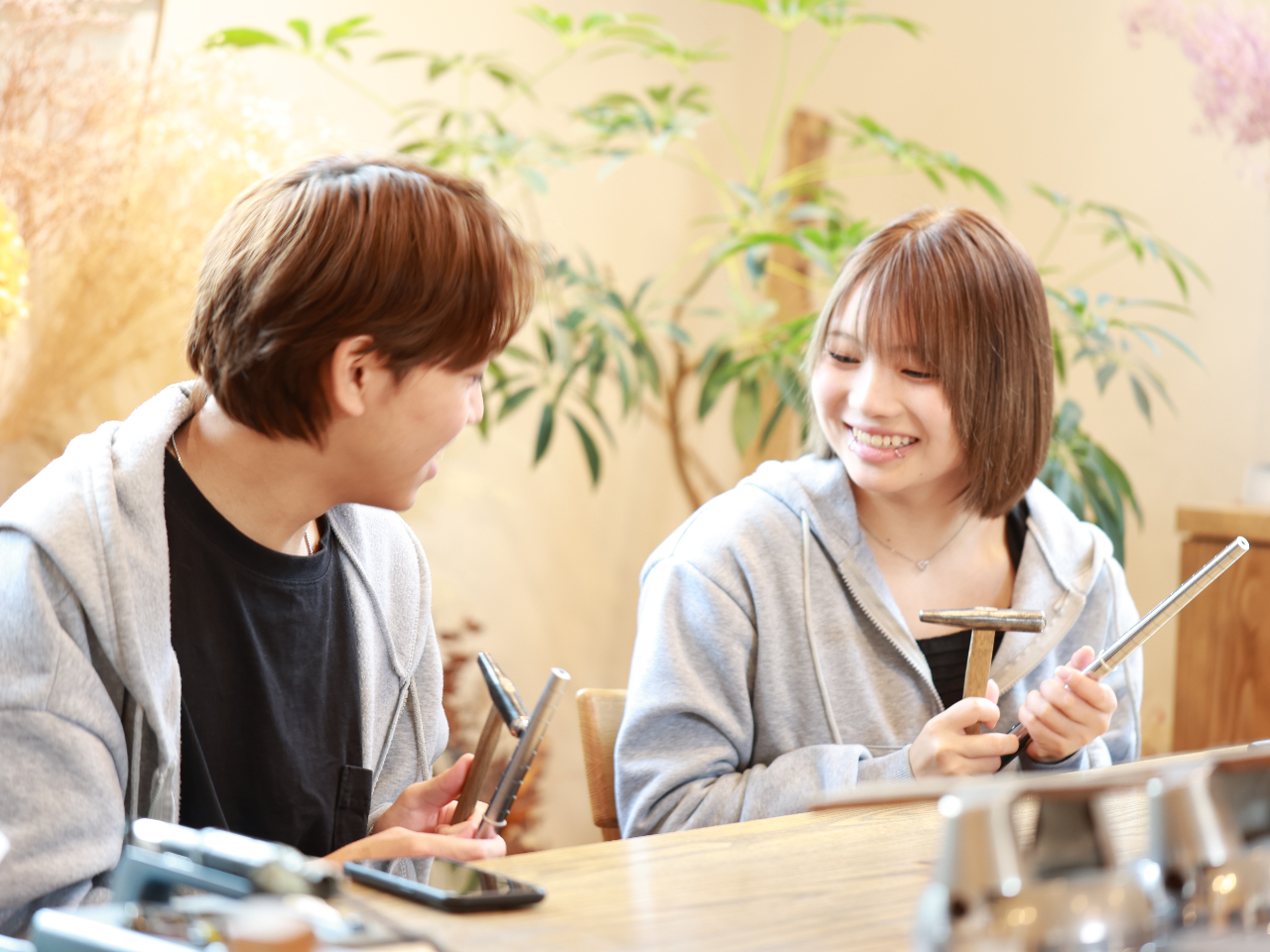 自然と笑顔になる指輪作り!お互いのリングを作り合うのもいいですね^ ^