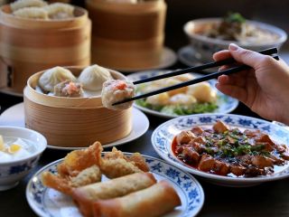 行列のできる「重慶茶樓」の飲茶食べ放題とセットになったお得なプラン!!