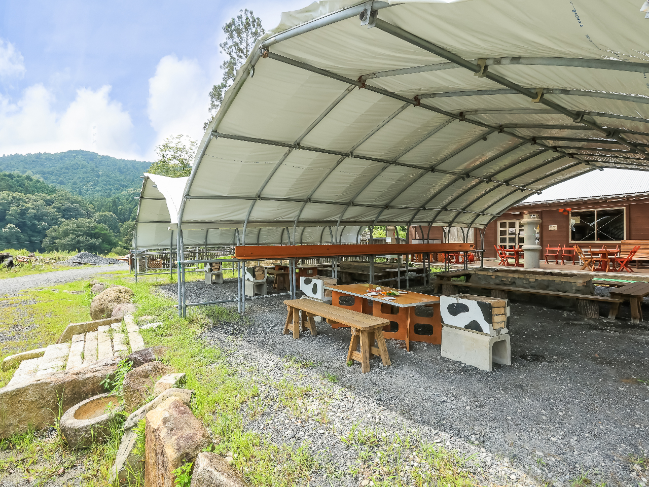 手作りのBBQコンロや机・イスなど  ワンちゃんも一緒にBBQできます☆