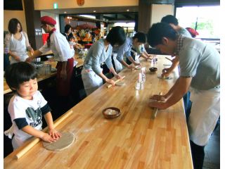 そば打ちが初めてでも安心。丁寧な指導が評判です。