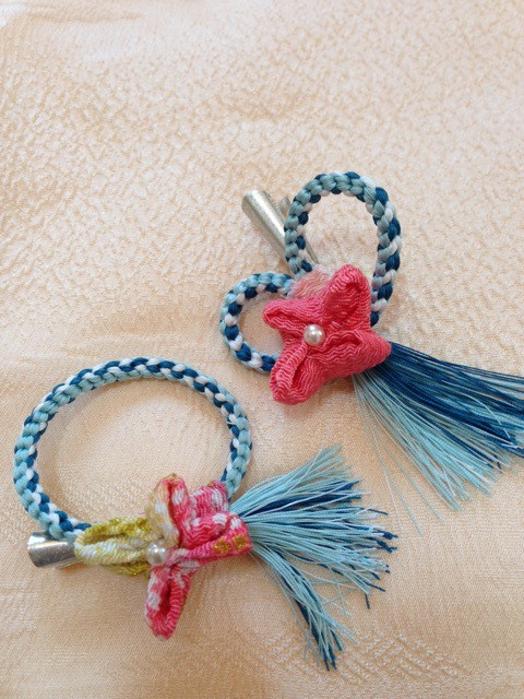 出来上がりのチャームです。お客さまのご希望で、髪飾りのクリップに付けました。