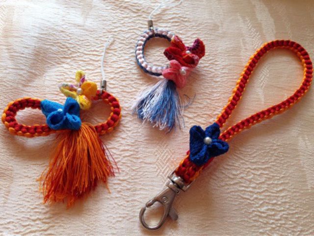 実際に体験されたお客様の作品です。※右側のストラップは追加料金となります。