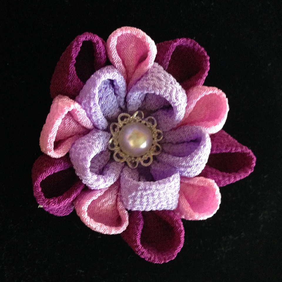 小さなつまみを重ねて作る、2回目以降のの講習の作品です。