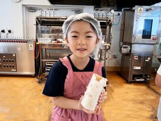 かまぼこ作りを楽しんでね!形は自由につくれるよ。