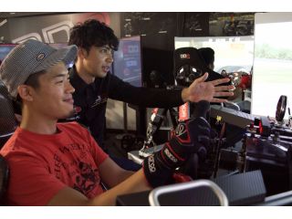 マシンとサーキットは100種類以上!市販車からレーシングカーまで選んでお楽しみ頂けます。