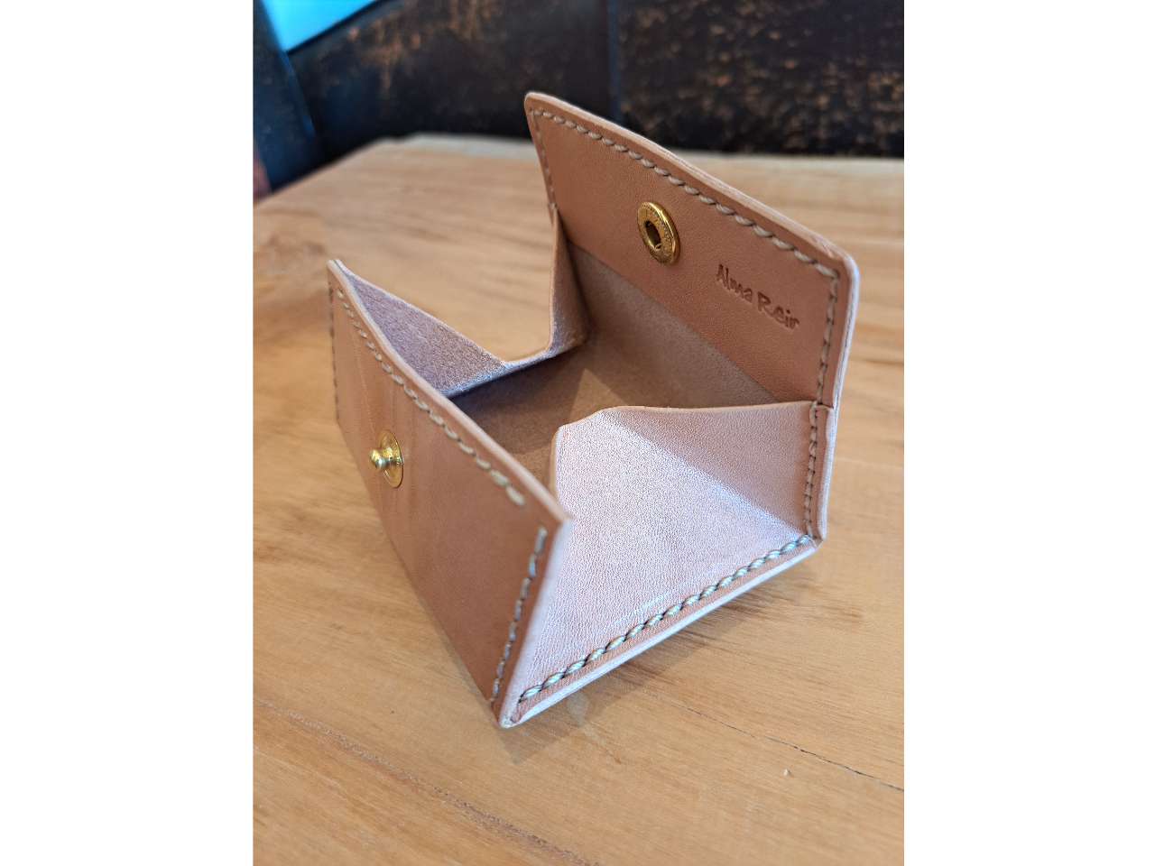 ボックス型、ガバっと開いてコインが取り出しやすい♪