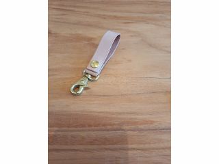 縦12.5p(金具含み)×横2p(革幅)