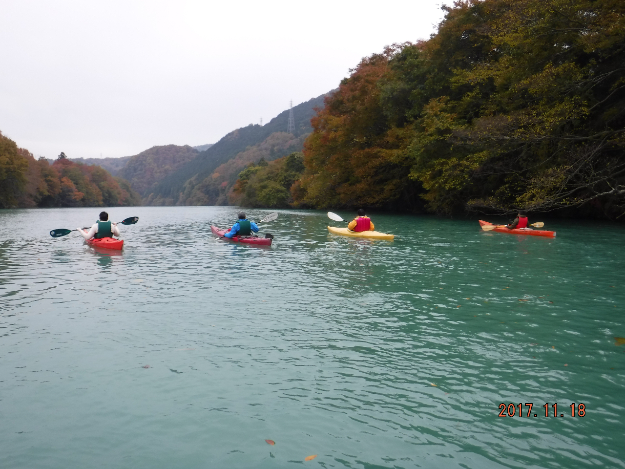 日陰で休むなど熱中症対策もご配慮を。
