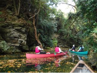 世界的な銘艇、オールドタウン・マッドリバー社の艇を使います。