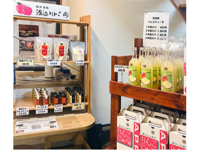 一般には手に入りにくい本物の完熟りんご☆売店では、当園のこだわりりんごを使った商品を多数販売しております♪是非こちらもお楽しみくださいませ!
