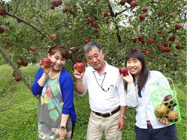 園主のりんごに対する愛は格別! 毎日りんごの調子を丹念に観察していると、りんごと話ができているような気持ちになり、自然とおいしくなるんです♪