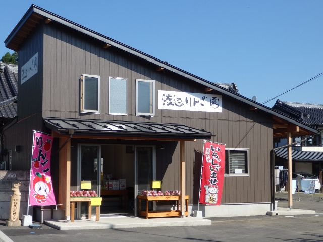 りんごやジュースも販売している売店が新しくなりました。(2021年6月30日)