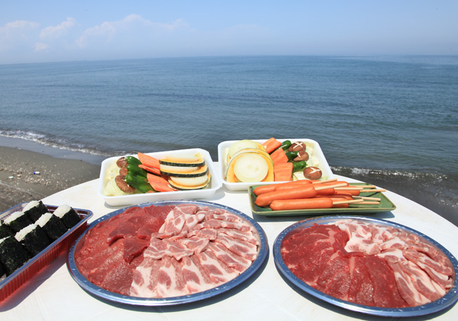 国産牛と豚肉がついた人気のプラン♪