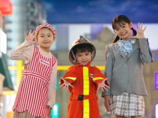 ユニホームを着て、さあ仕事を始めよう!