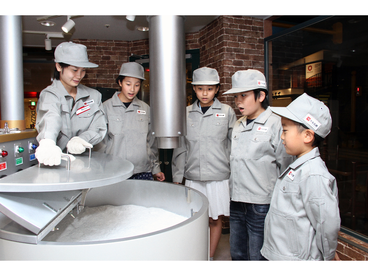 ΂HF΂̌u񉻃`[vƌŌ`Ό̌`ɂu^`[vɕāA̐΂܂B