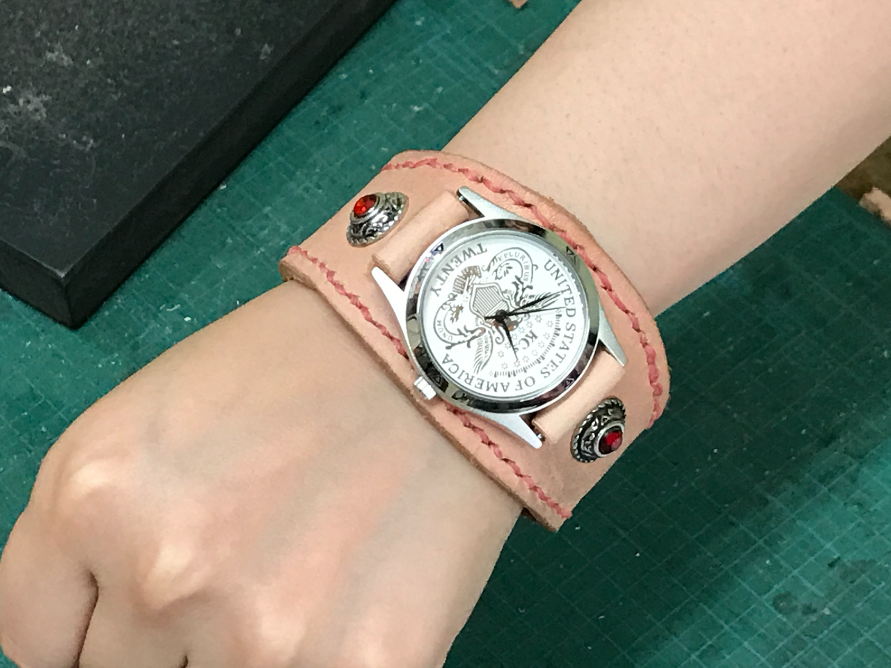 兵庫・尼崎】本格レザークラフト《オリジナル腕時計をつくろう》☆団体