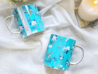 お教室にあるお好きな転写紙でオリジナル食器を作れます。カップルやご家族での参加も大歓迎です。