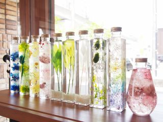 お好きなお花をボトルに入れてオリジナルインテリア雑貨を作れます
