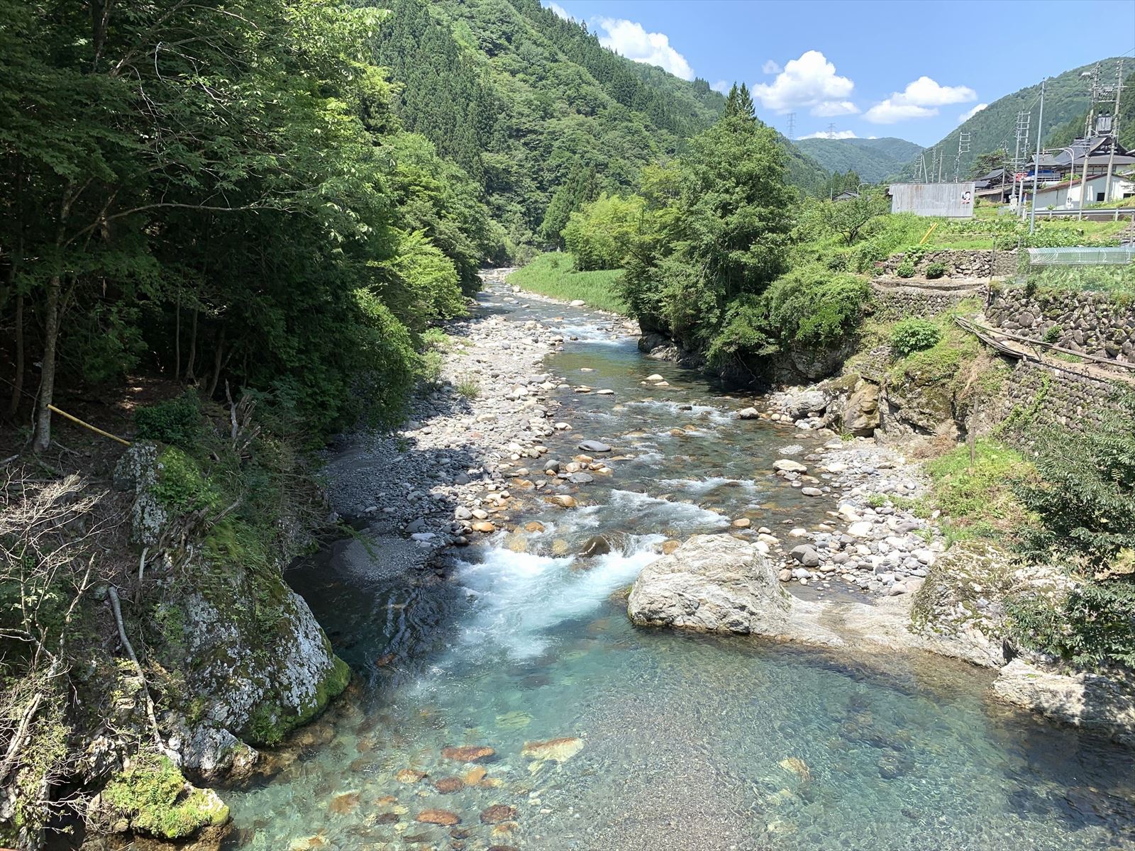 sbR班㗬B̏ォ̌iFłBx͔QI