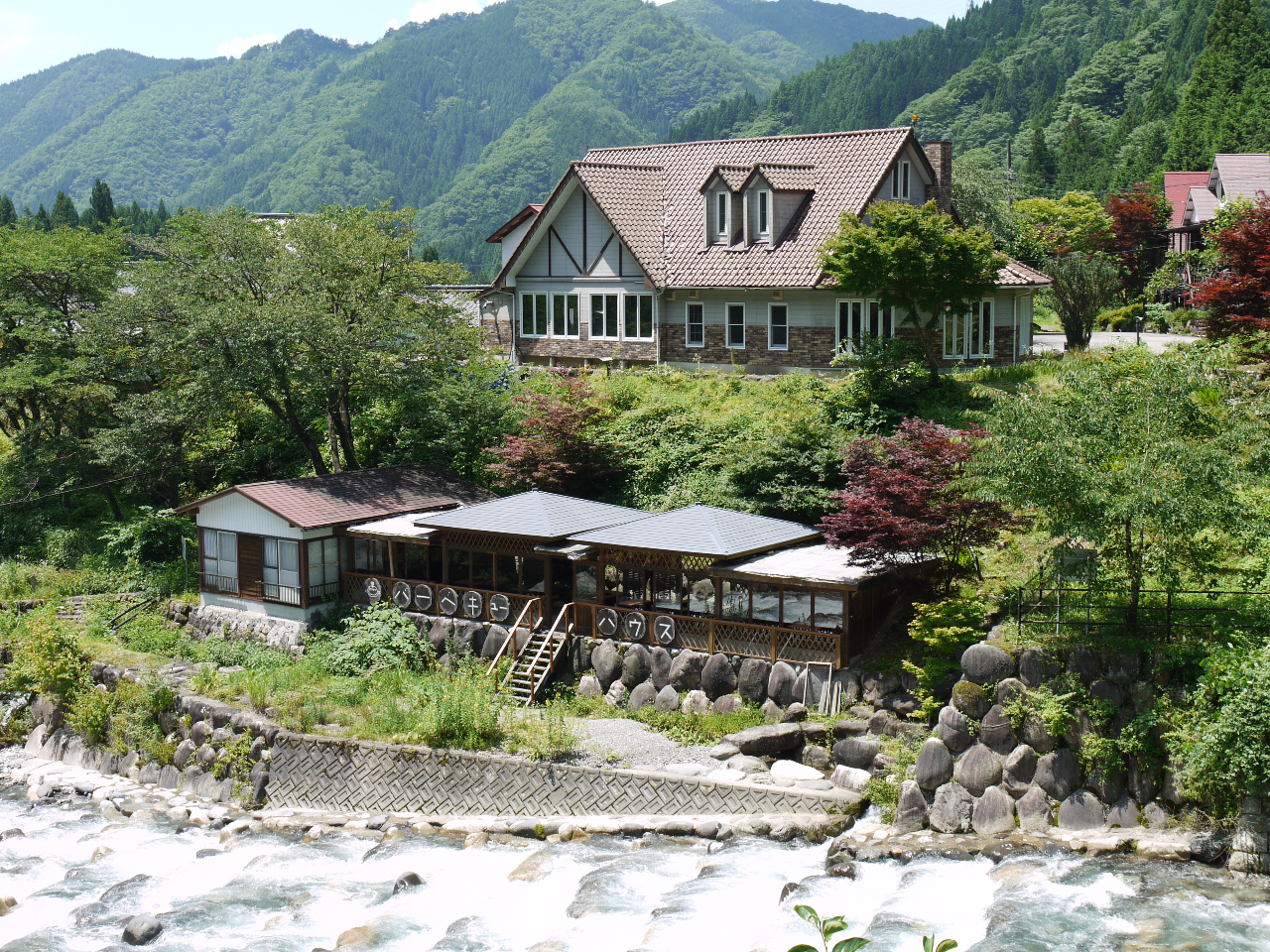 sbȒSiłBቺɐgc삪ꃍP[V͍ōICX^fʐ^B܂