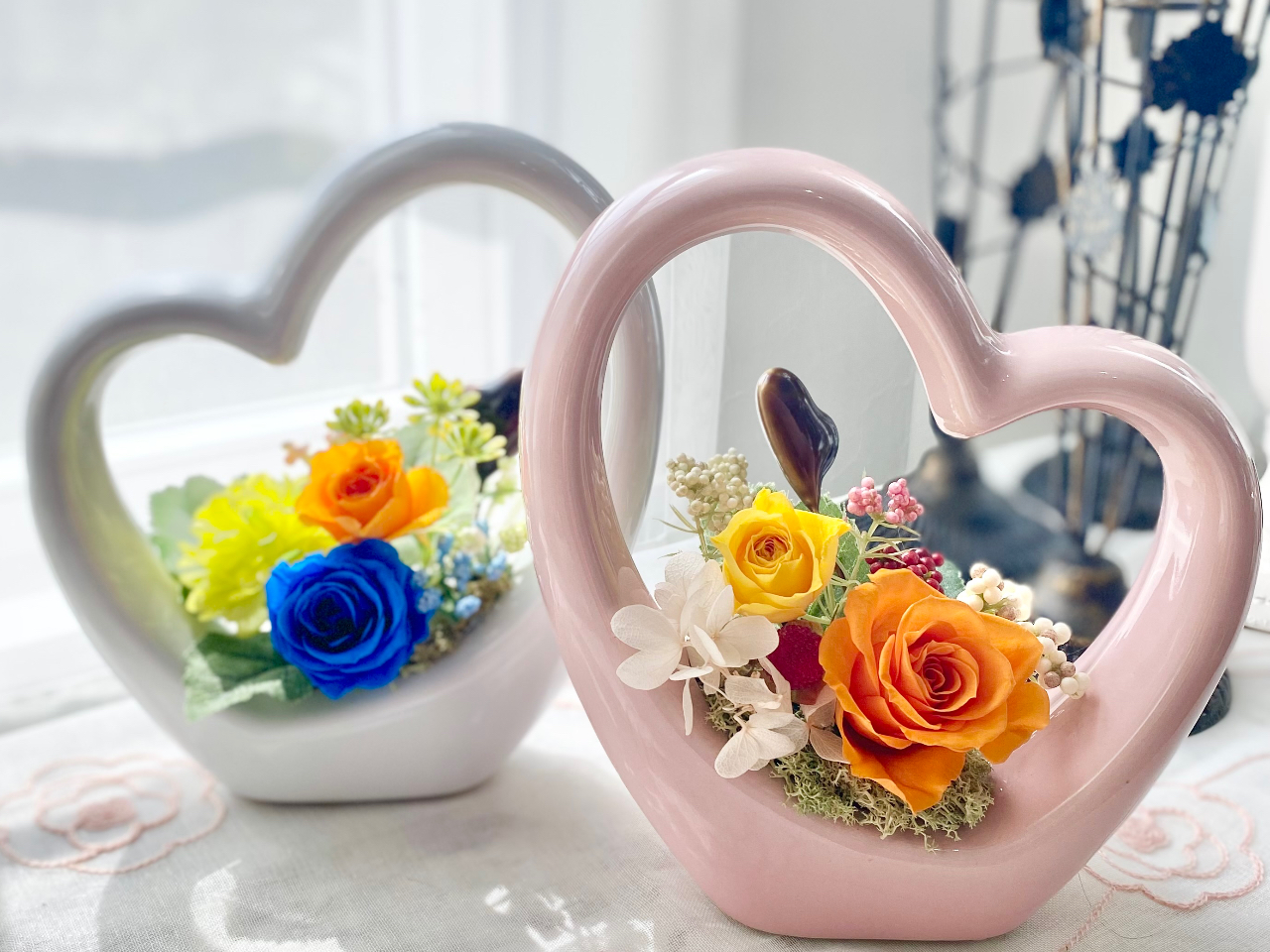 ハート型水色バラの造花アレンジメント florencedu_b0749mprbj