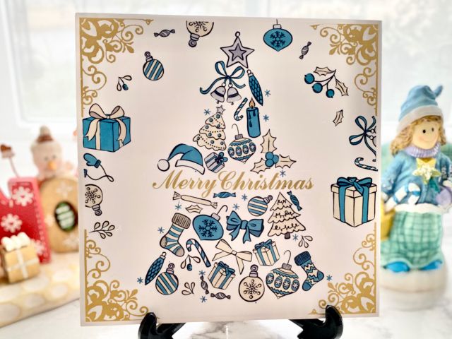 15cm角のタイルに転写紙の絵柄をツリーのかたち並べてみました。サンタ帽のかたちにしても、リースのかたちに並べても!アイデア次第で自由にどうぞ!