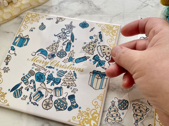 絵柄をどこに貼るのかで自分だけのオリジナル作品になります。 絵柄を楽しみながら貼る作業はワクワク♪