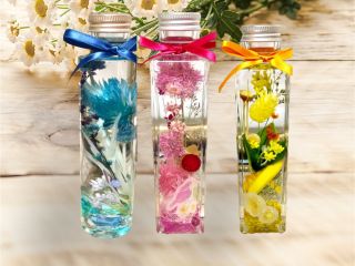 ブルー系,ピンク系,グリーン系,イエロー系、その時々の思い思いのカラーでお楽しみください。※材料,花色はその時の出会いでお楽しみくださいね!