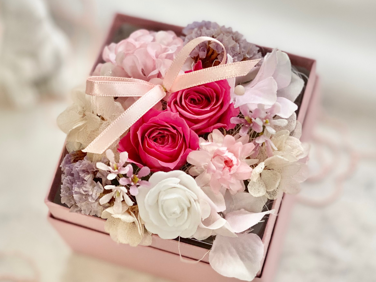 �����s���N�n�̔z�F�I�{�b�N�X�͂ӂ����܂�܂��B